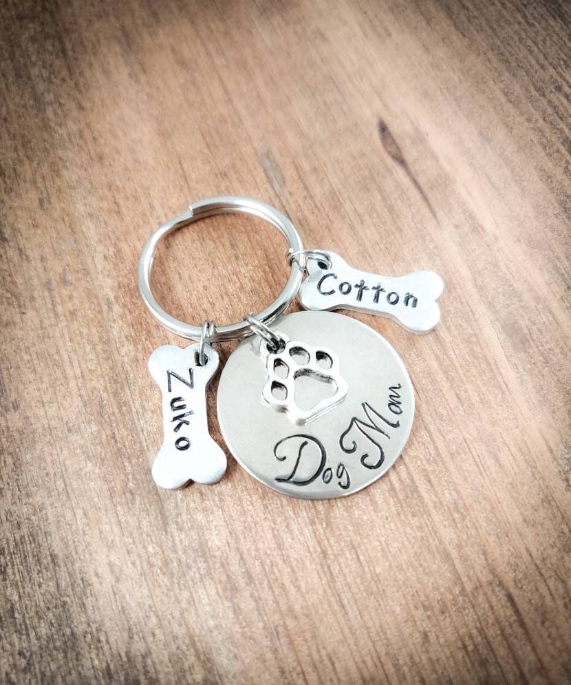Dog Mom Keychain, Keychain with Dog Names, Dog Mom Keychain with Names, Dog Lover, Dog Names, Dog Name Keychain, Personalized Keychain, slvr