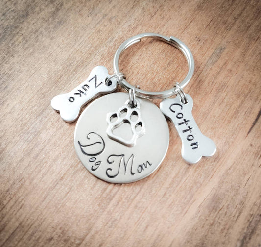 Dog Mom Keychain, Keychain with Dog Names, Dog Mom Keychain with Names, Dog Lover, Dog Names, Dog Name Keychain, Personalized Keychain, slvr