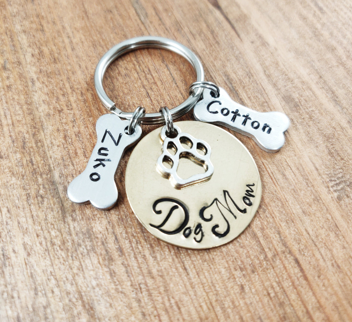 Dog Mom Keychain, Keychain with Dog Names, Dog Mom Keychain with Names, Dog Lover, Dog Names, Dog Name Keychain, Personalized Keychain, Brss
