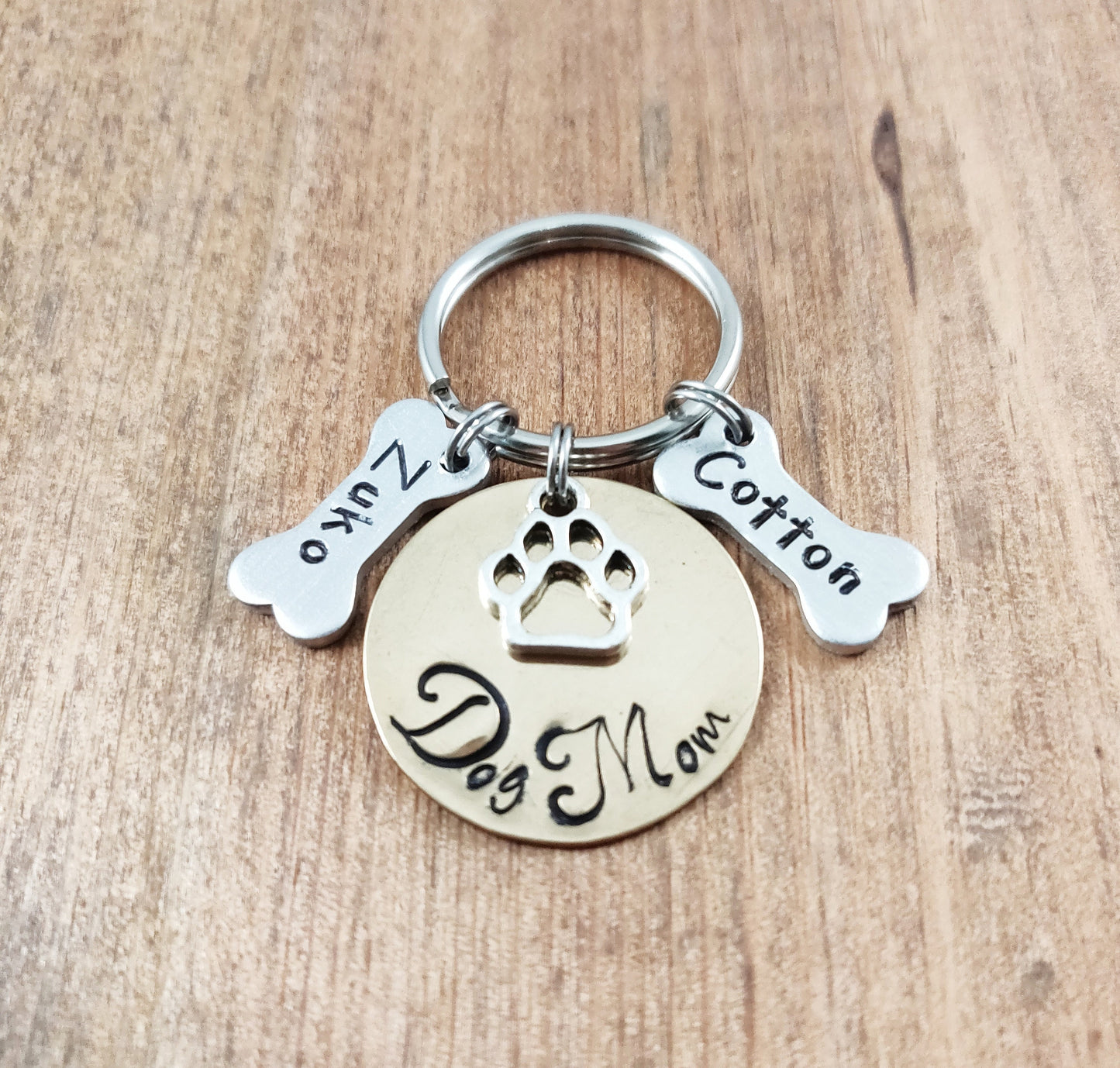 Dog Mom Keychain, Keychain with Dog Names, Dog Mom Keychain with Names, Dog Lover, Dog Names, Dog Name Keychain, Personalized Keychain, Brss
