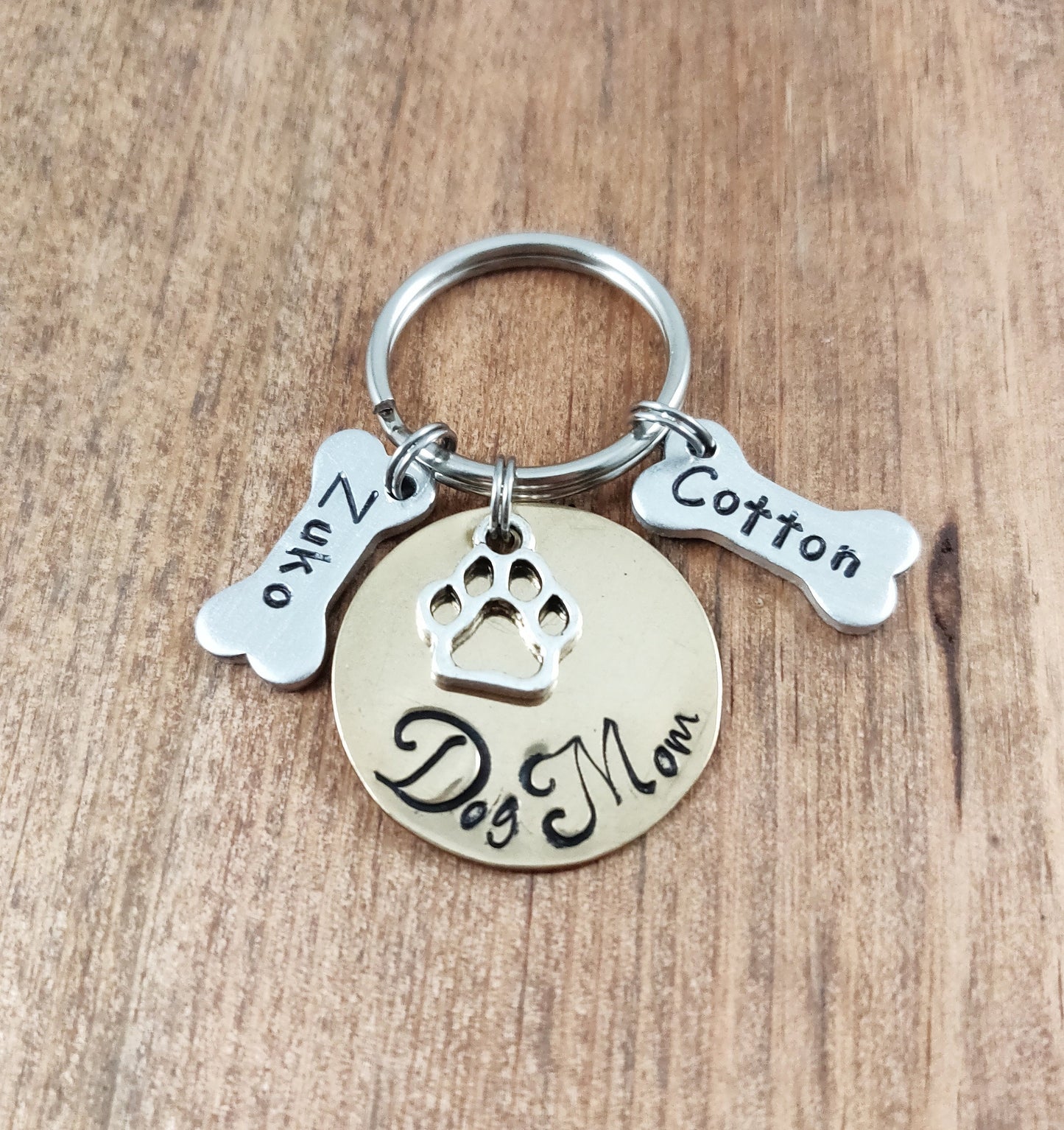 Dog Mom Keychain, Keychain with Dog Names, Dog Mom Keychain with Names, Dog Lover, Dog Names, Dog Name Keychain, Personalized Keychain, Brss