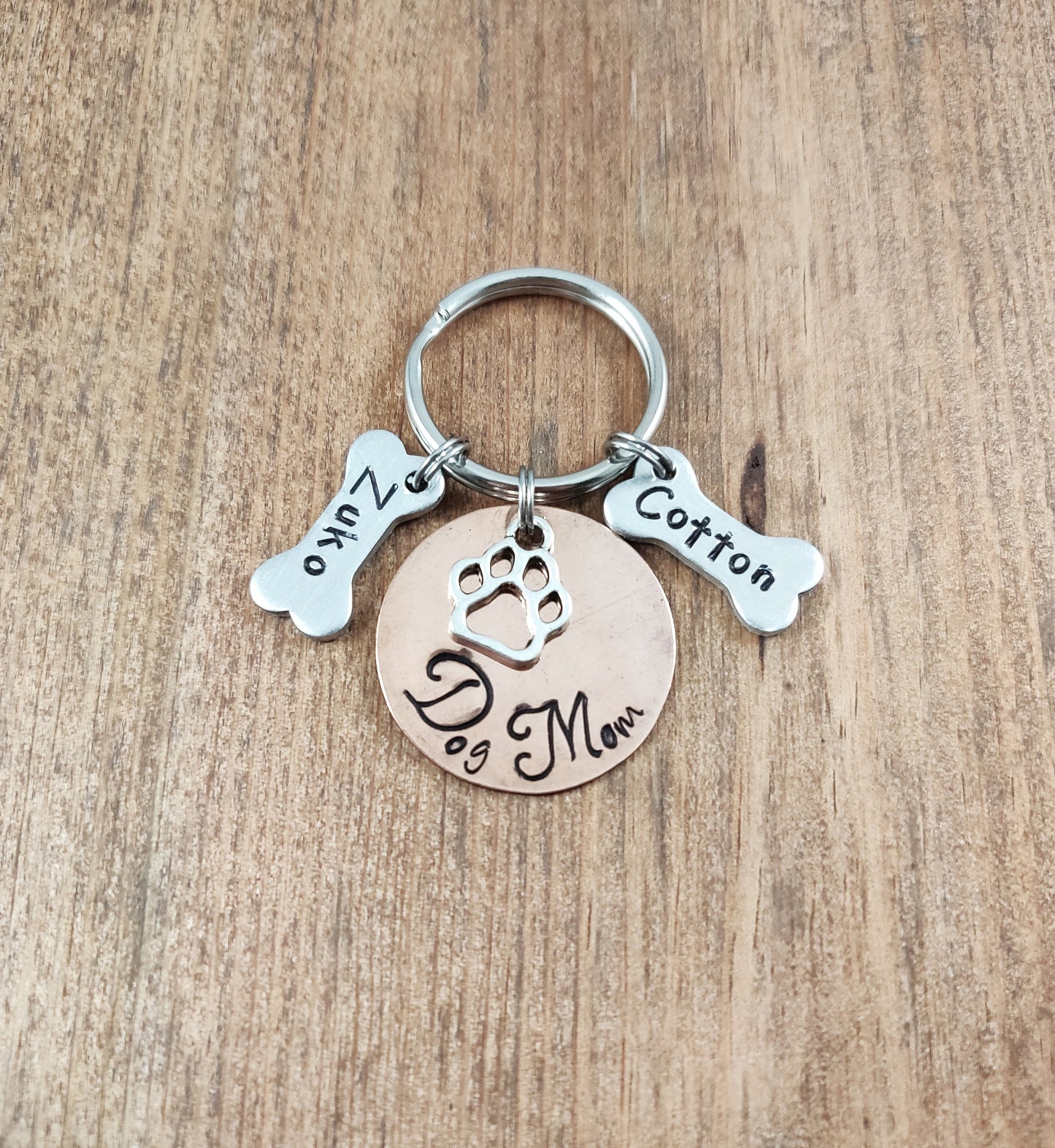 Dog Mom Keychain, Keychain with Dog Names, Dog Mom Keychain with Names, Dog Lover, Dog Names, Dog Name Keychain, Personalized Keychain, cop