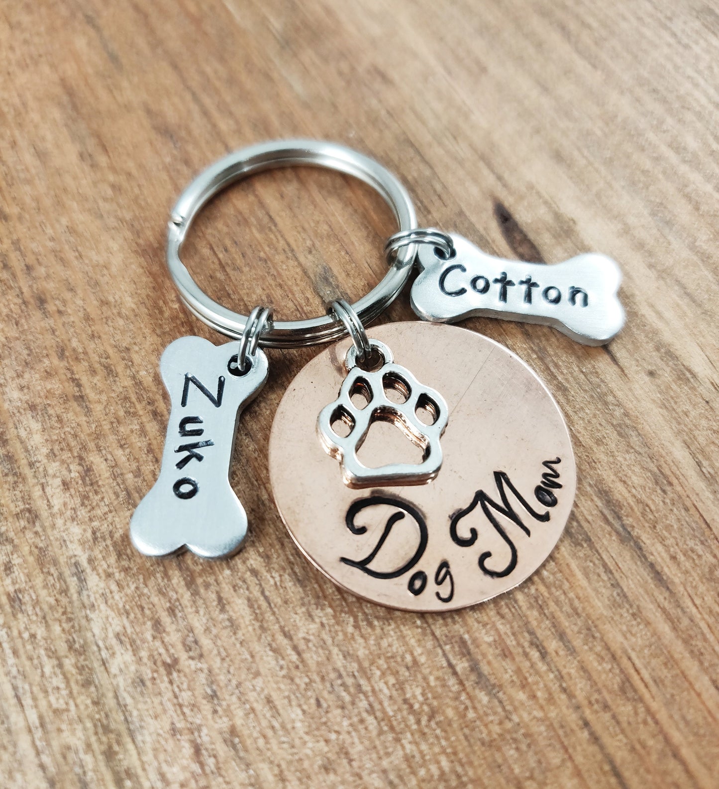 Dog Mom Keychain, Keychain with Dog Names, Dog Mom Keychain with Names, Dog Lover, Dog Names, Dog Name Keychain, Personalized Keychain, cop
